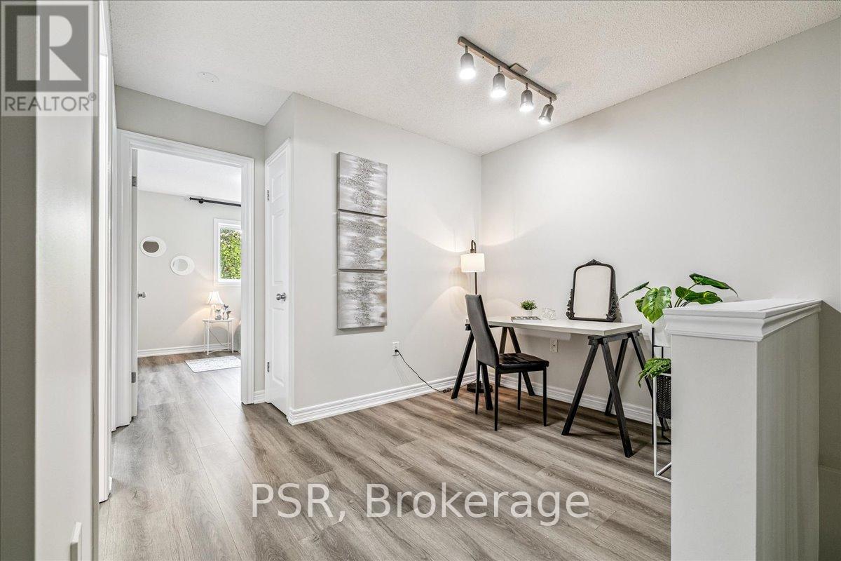Photo 18 of 38 60 Cloverleaf Drive, Hamilton ON