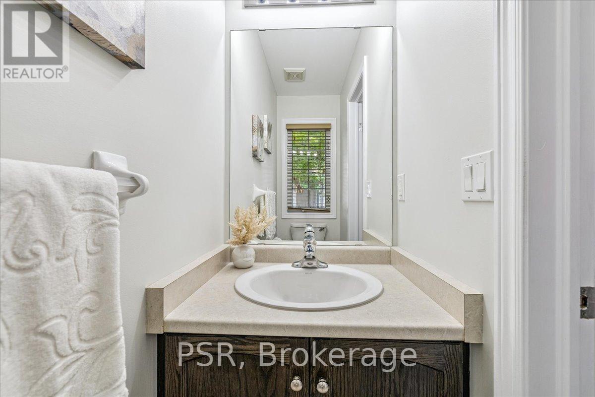 Photo 19 of 38 60 Cloverleaf Drive, Hamilton ON