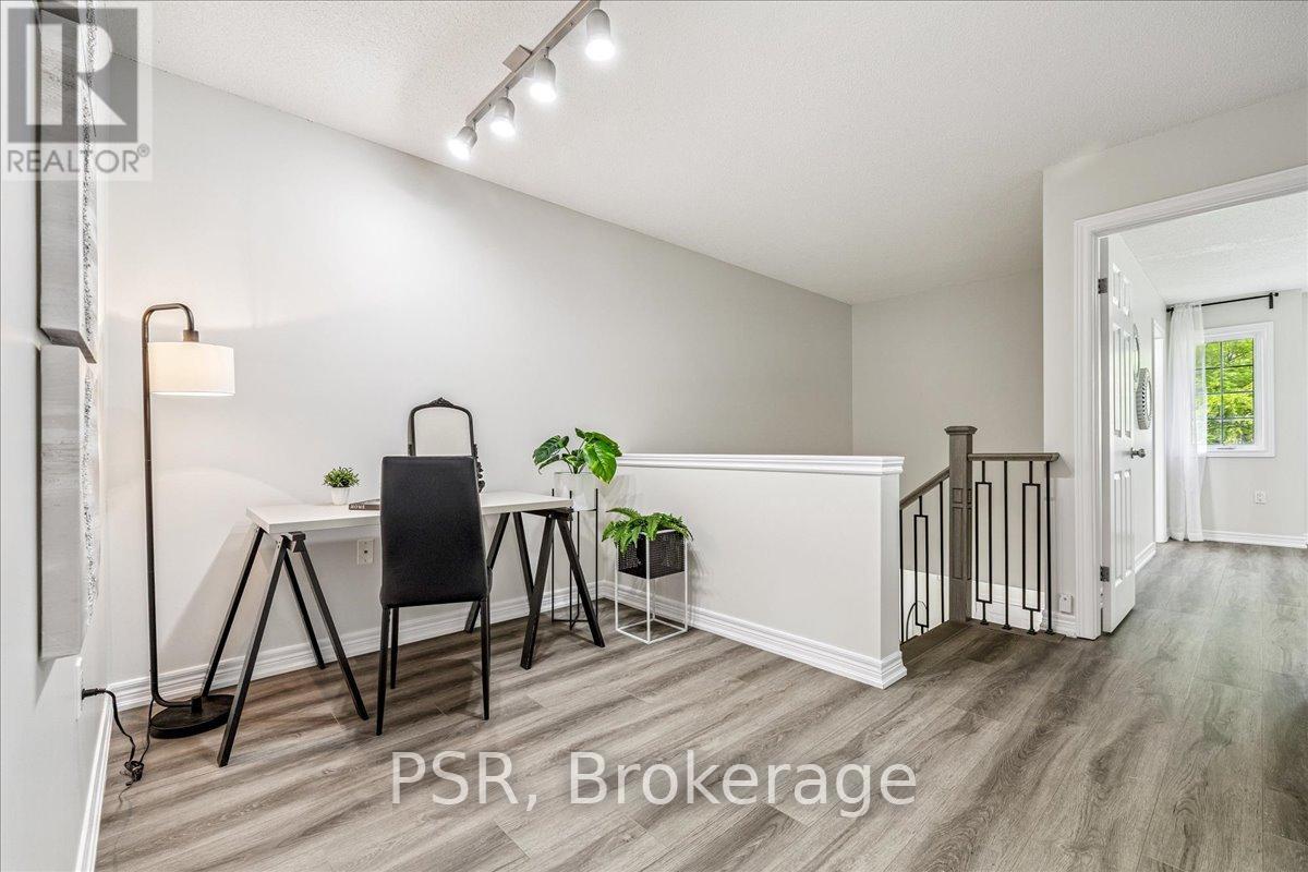 Photo 20 of 38 60 Cloverleaf Drive, Hamilton ON