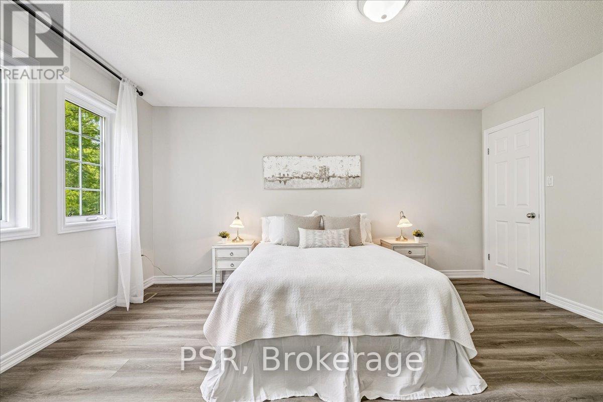 Photo 22 of 38 60 Cloverleaf Drive, Hamilton ON