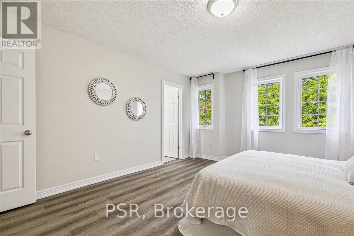 Photo 23 of 38 60 Cloverleaf Drive, Hamilton ON