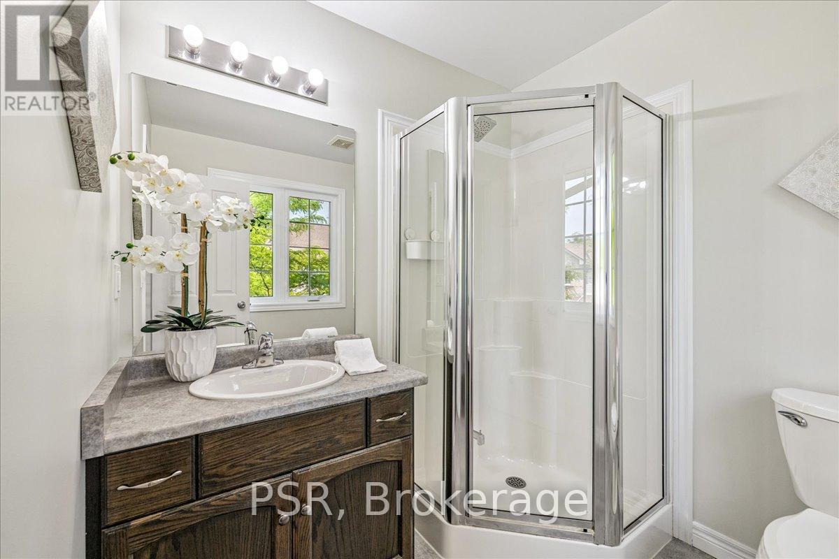 Photo 24 of 38 60 Cloverleaf Drive, Hamilton ON