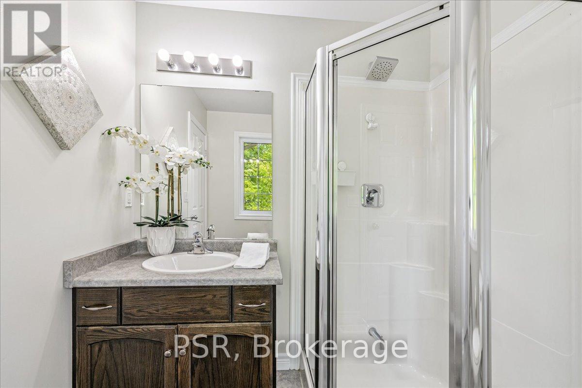 Photo 25 of 38 60 Cloverleaf Drive, Hamilton ON