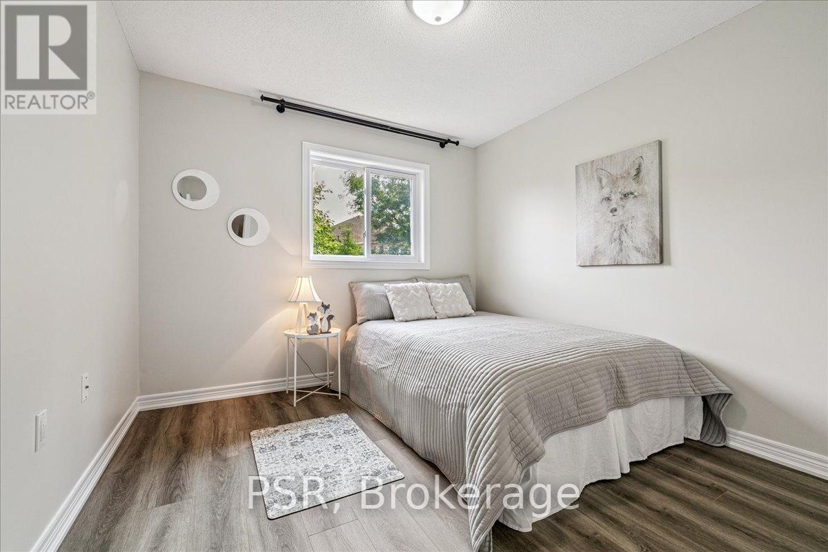 Photo 26 of 38 60 Cloverleaf Drive, Hamilton ON