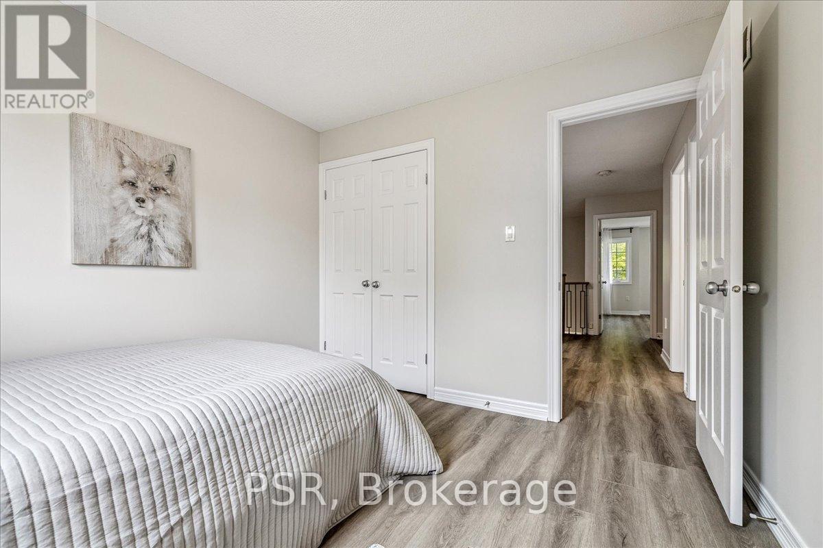 Photo 27 of 38 60 Cloverleaf Drive, Hamilton ON