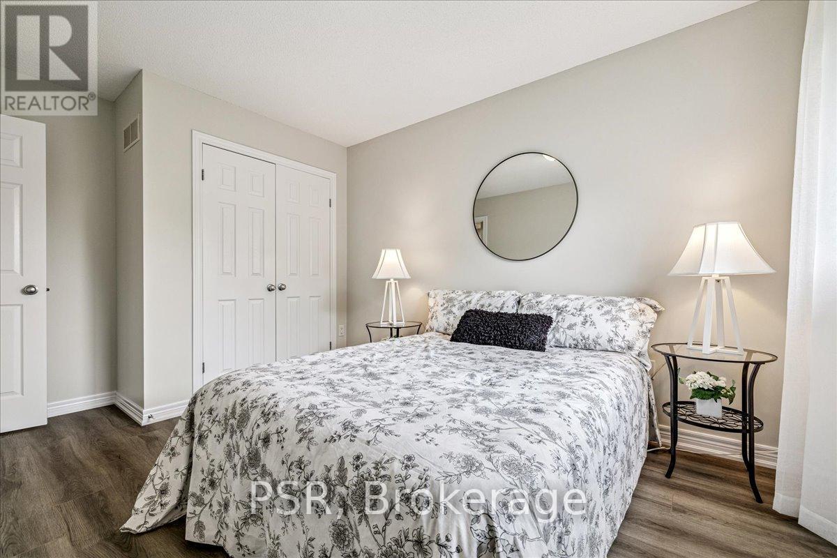 Photo 29 of 38 60 Cloverleaf Drive, Hamilton ON