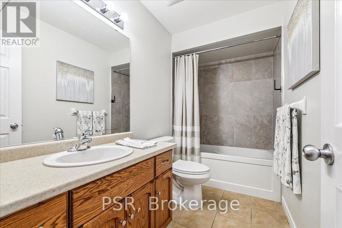Photo 30 of 38 60 Cloverleaf Drive, Hamilton ON