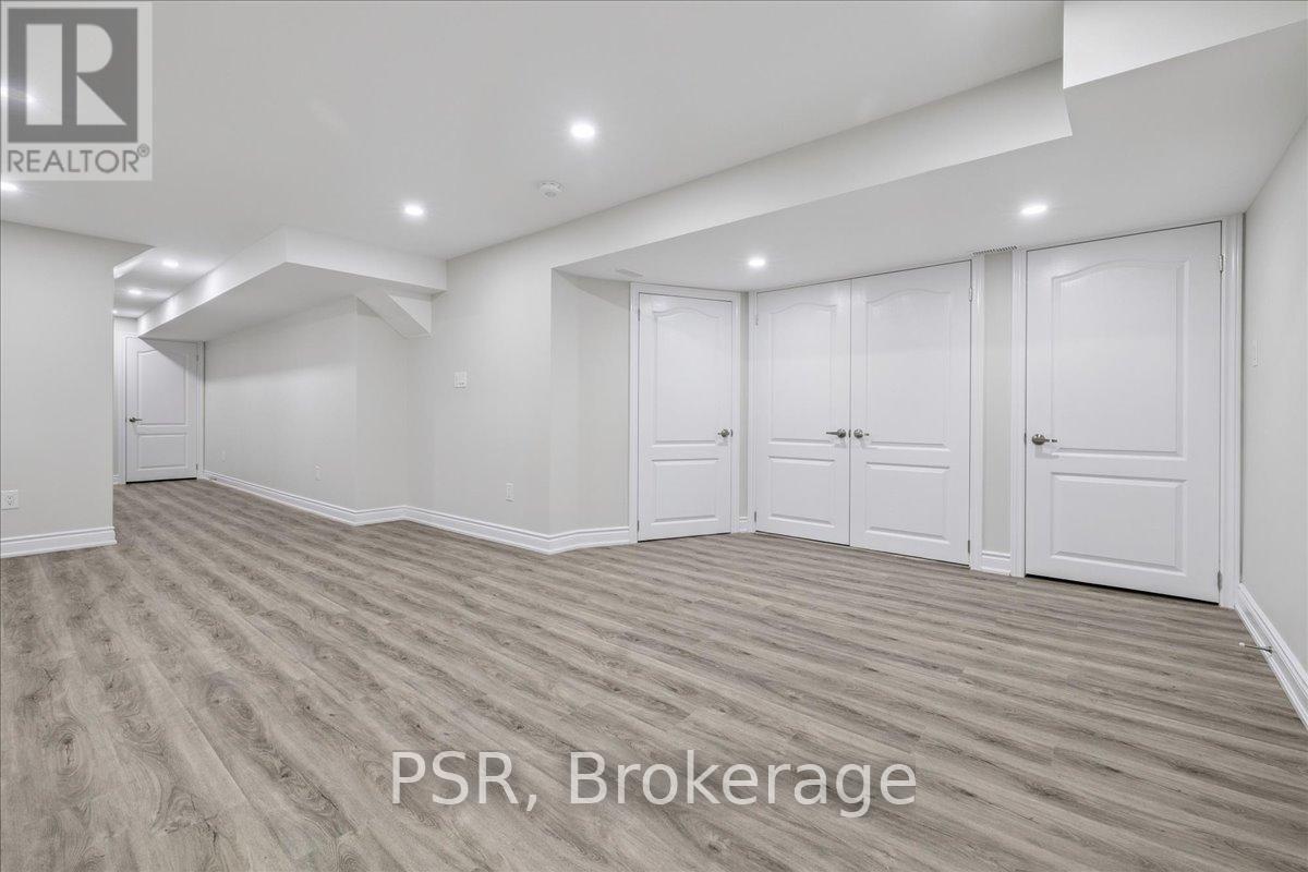 Photo 33 of 38 60 Cloverleaf Drive, Hamilton ON