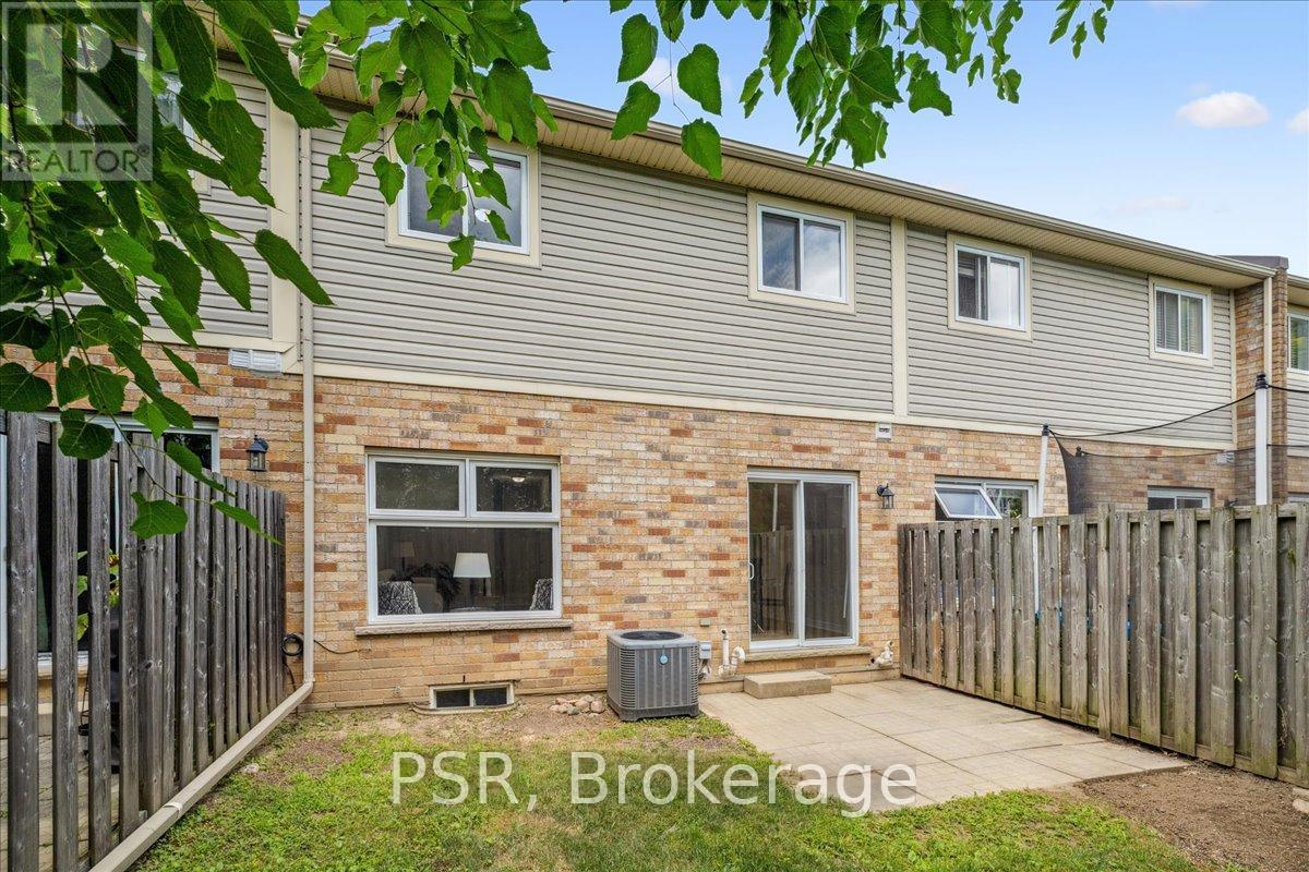 Photo 37 of 38 60 Cloverleaf Drive, Hamilton ON