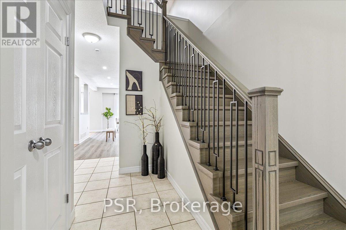 Photo 5 of 38 60 Cloverleaf Drive, Hamilton ON