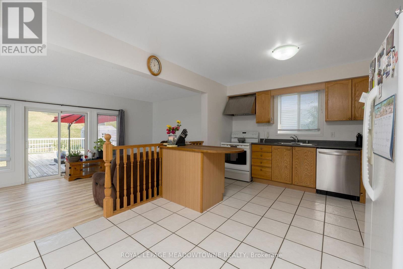 Photo 11 of 31 Newport Drive, Cambridge ON