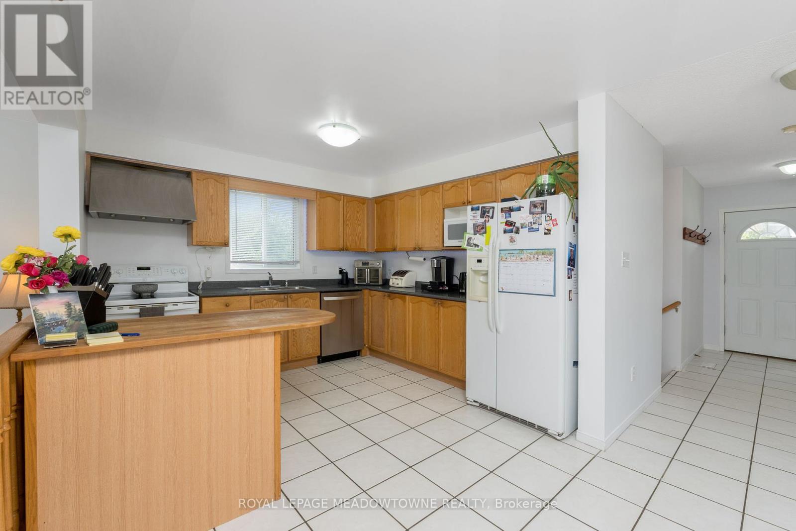 Photo 12 of 31 Newport Drive, Cambridge ON