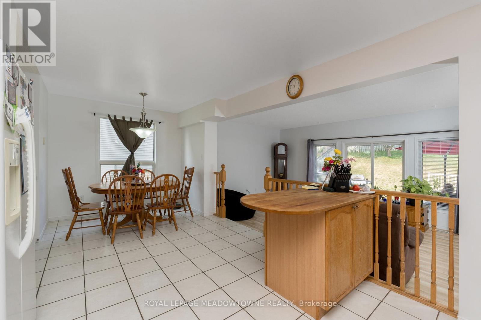 Photo 15 of 31 Newport Drive, Cambridge ON