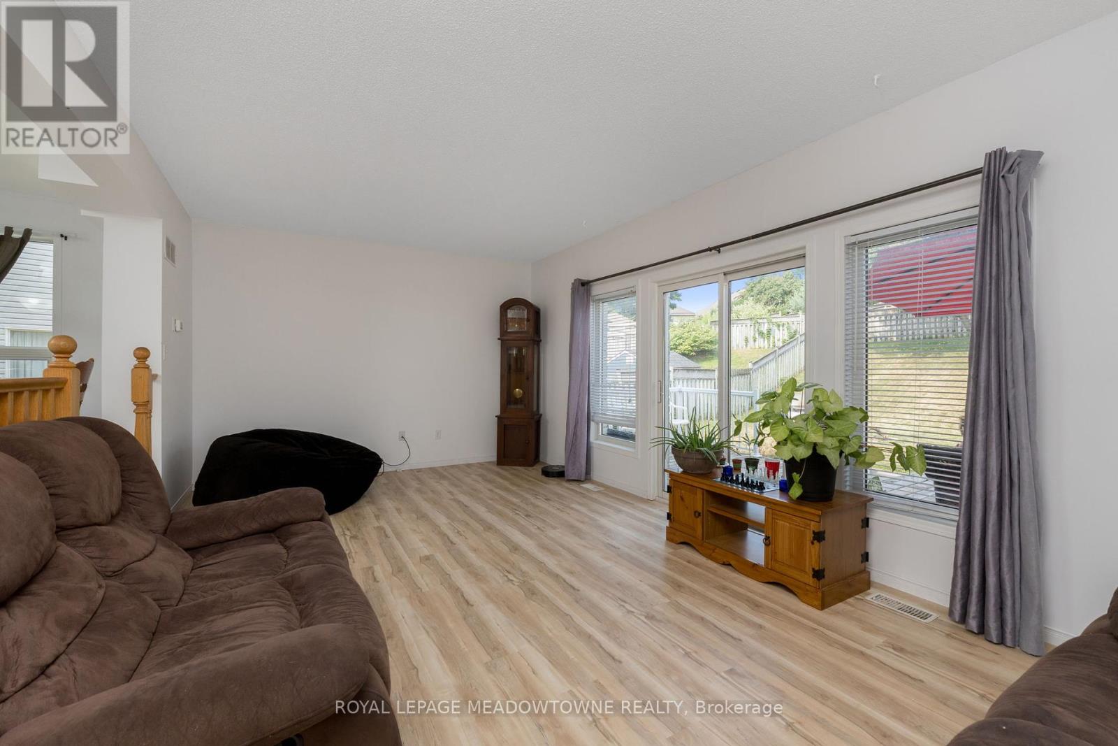 Photo 20 of 31 Newport Drive, Cambridge ON