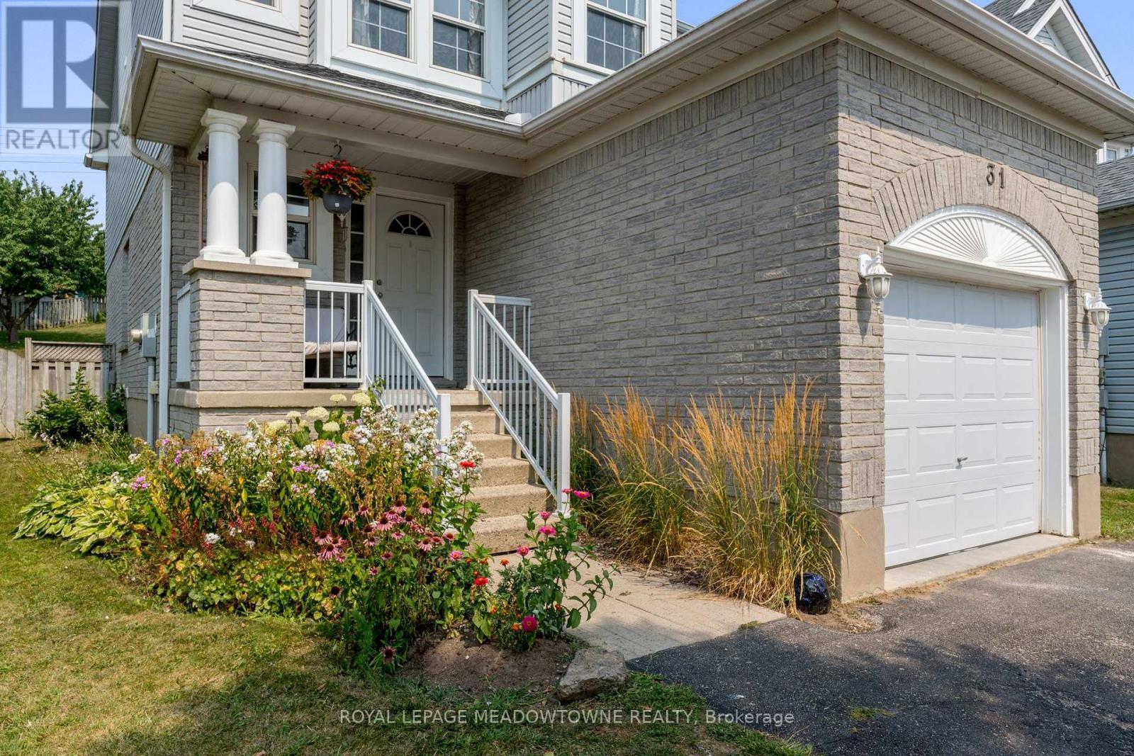 Photo 5 of 31 Newport Drive, Cambridge ON