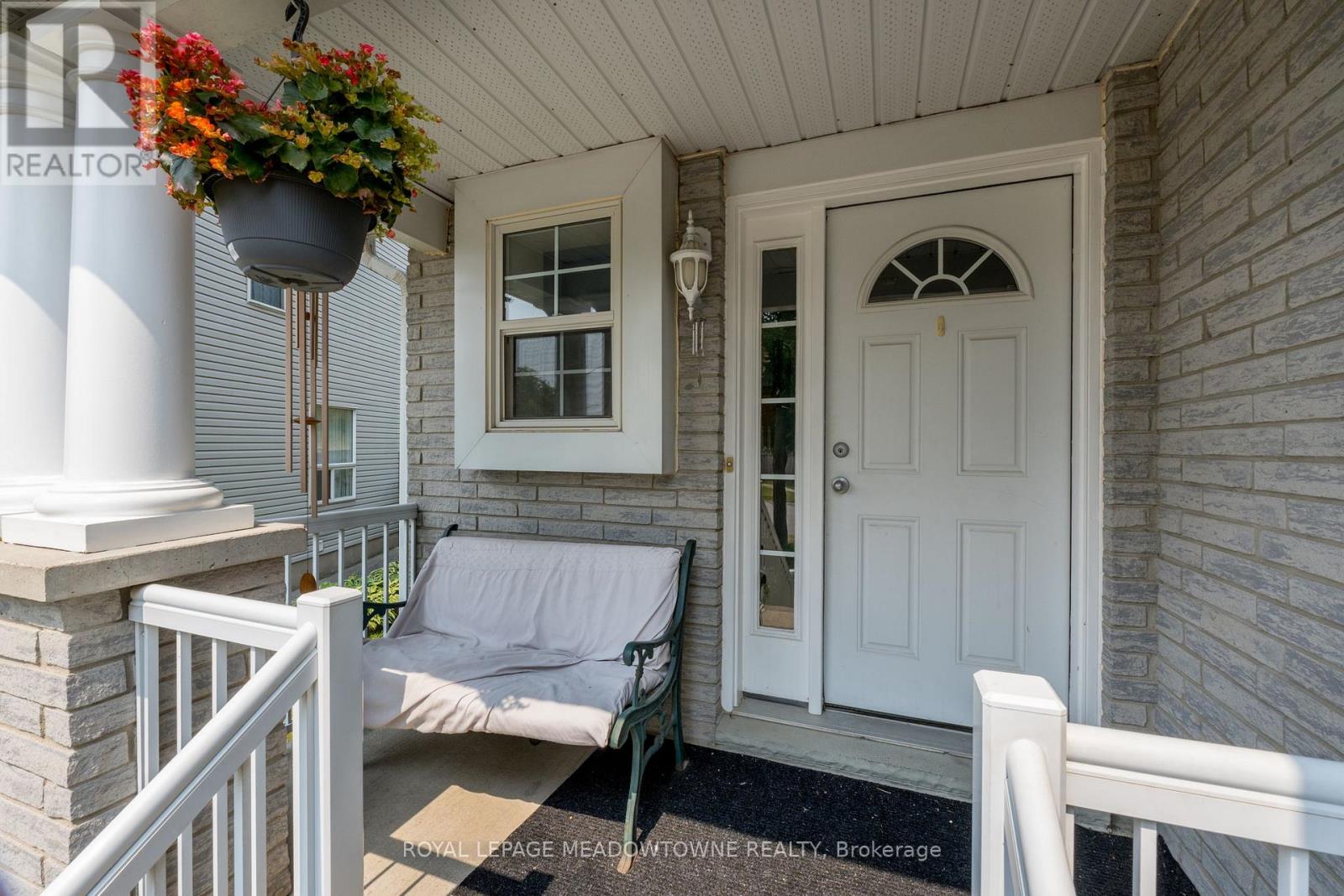 Photo 7 of 31 Newport Drive, Cambridge ON