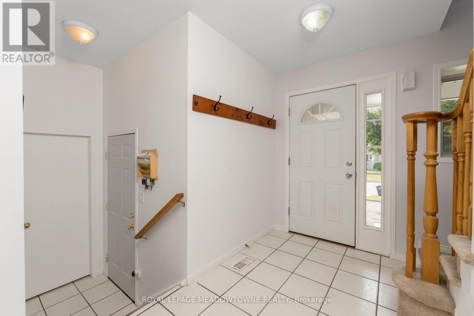 Photo 9 of 31 Newport Drive, Cambridge ON
