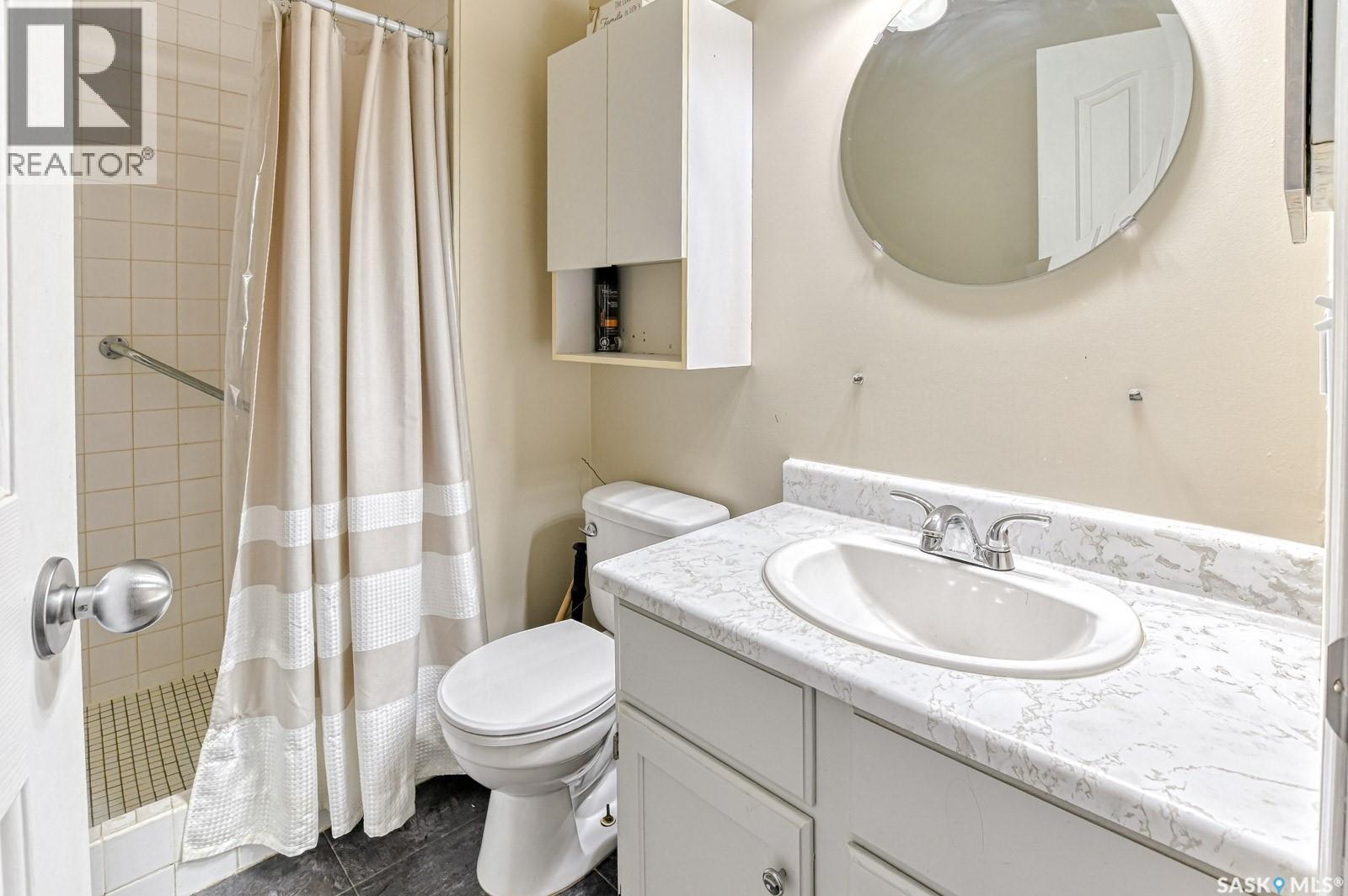 Photo 8 of 839 Athlone Drive N, Regina SK