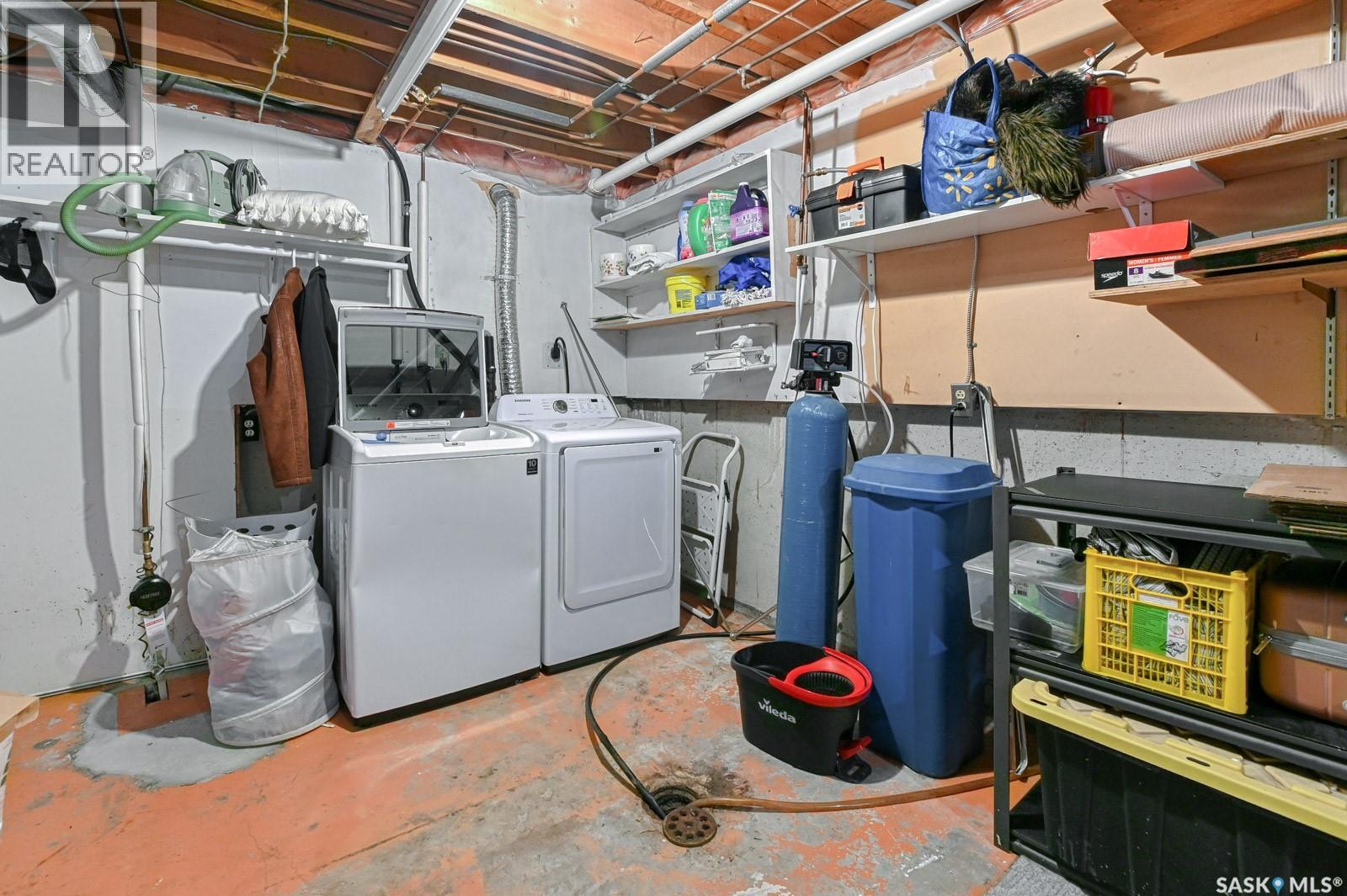 Photo 18 of 839 Athlone Drive N, Regina SK