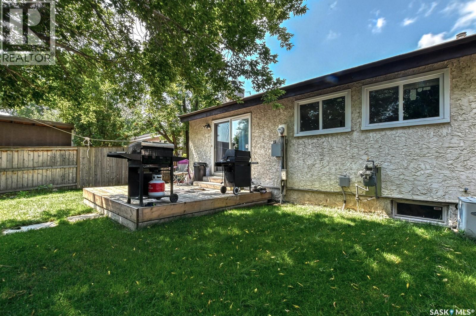 Photo 7 of 839 Athlone Drive N, Regina SK