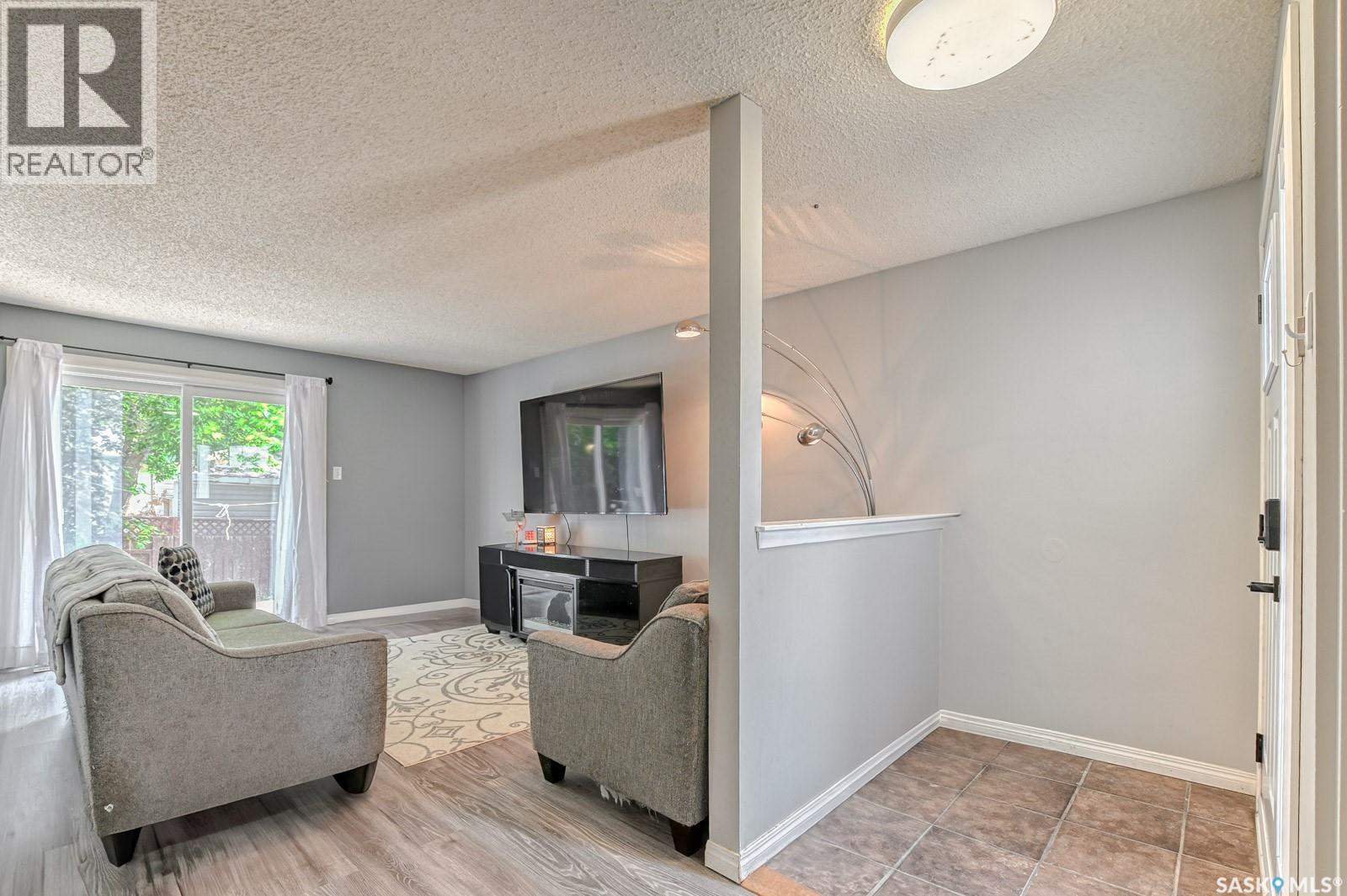 Photo 17 of 839 Athlone Drive N, Regina SK