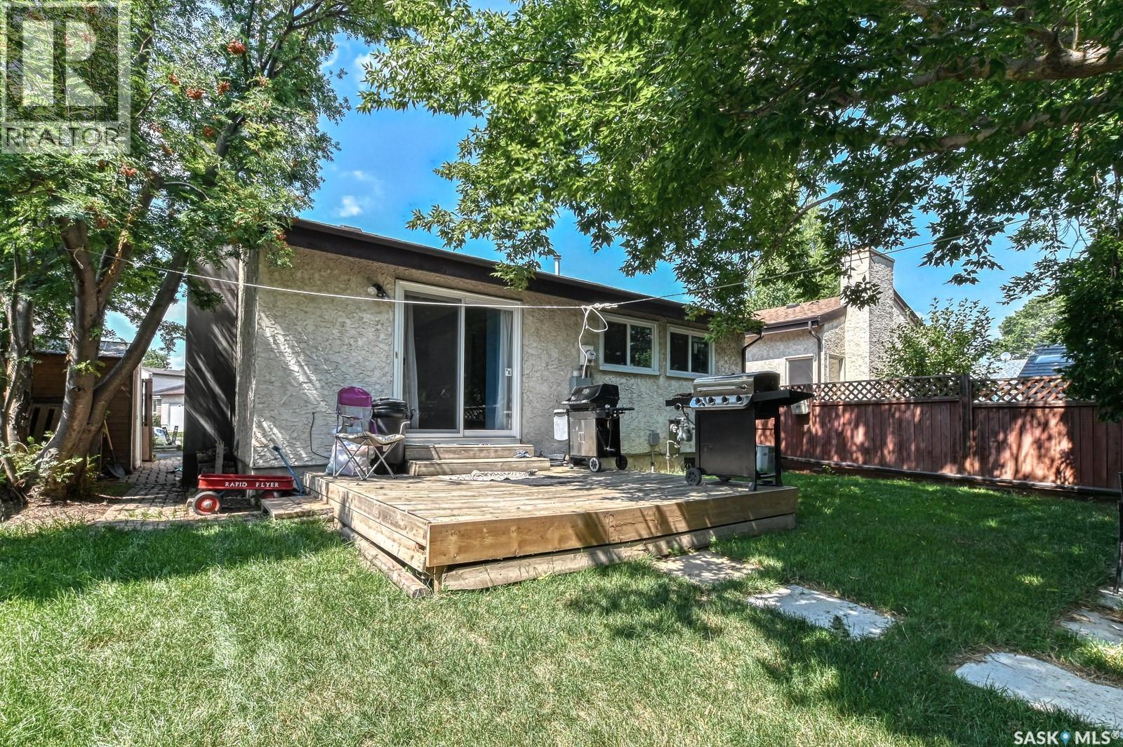 Photo 15 of 839 Athlone Drive N, Regina SK