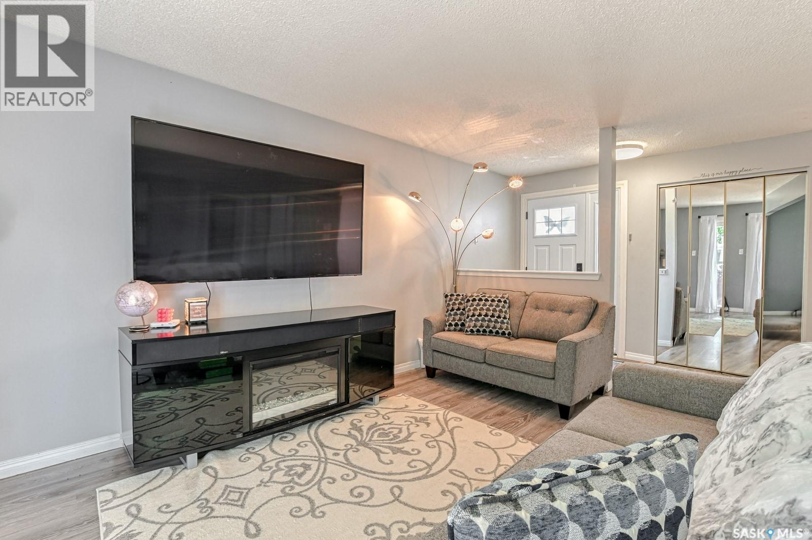 Photo 14 of 839 Athlone Drive N, Regina SK