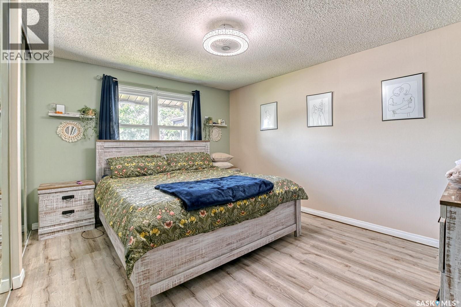 Photo 22 of 839 Athlone Drive N, Regina SK