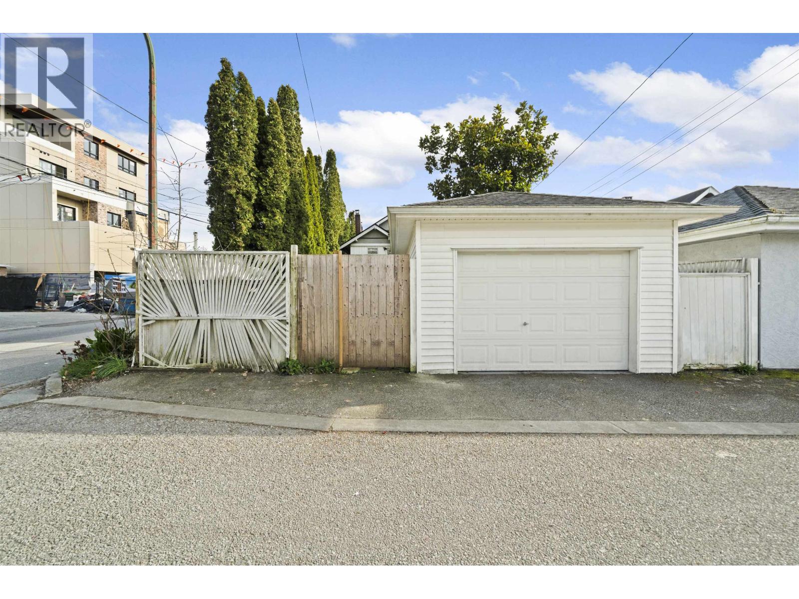 Photo 5 of 555 W 19th Avenue, Vancouver BC