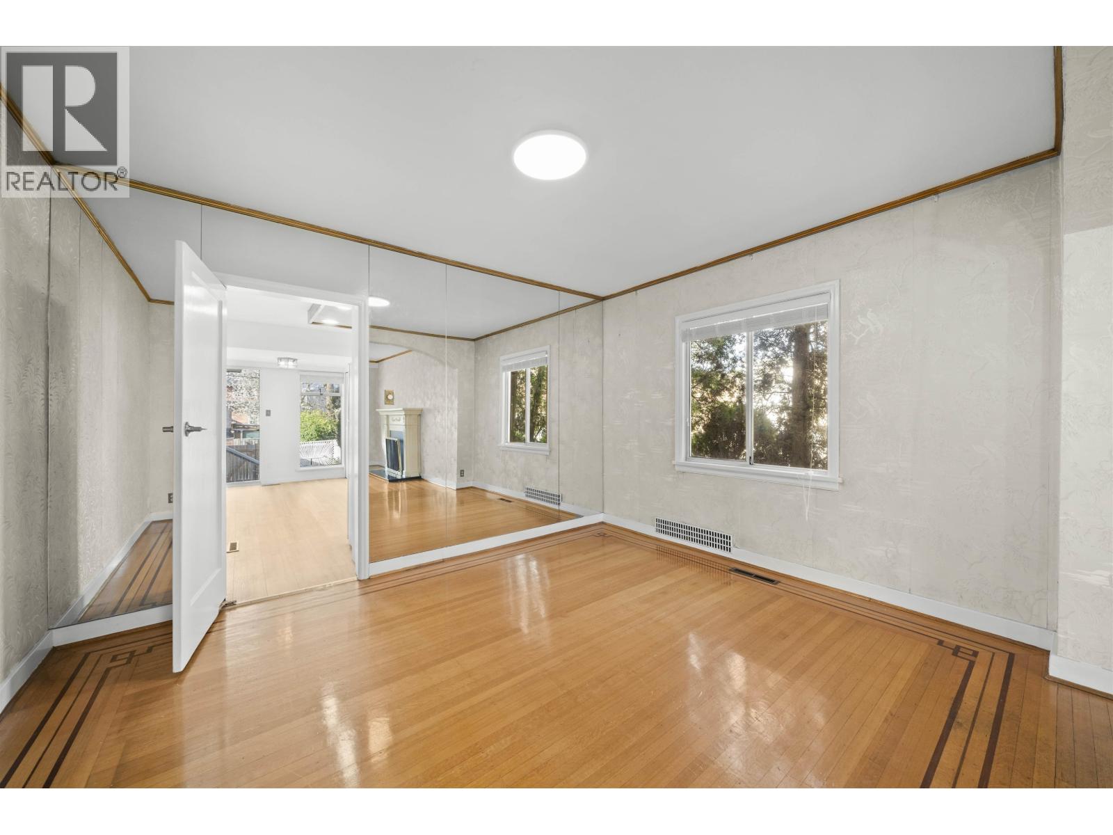Photo 15 of 555 W 19th Avenue, Vancouver BC