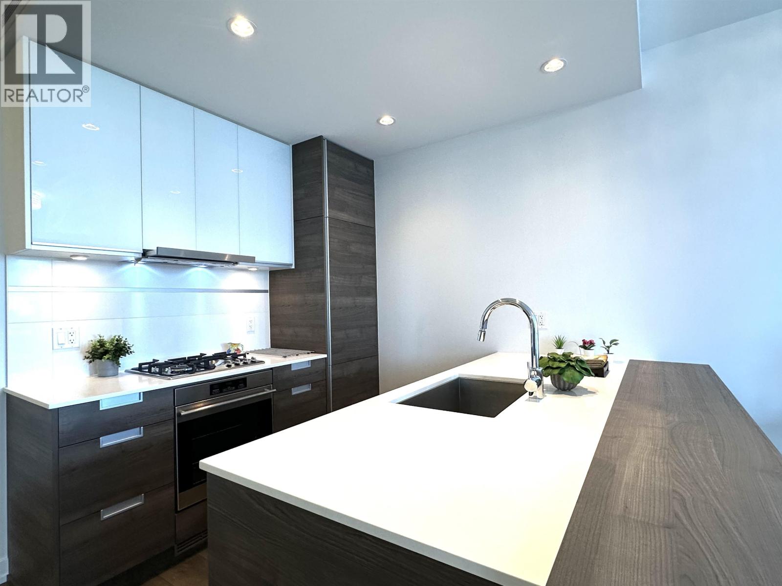 Photo 5 of 710 4688 Kingsway, Burnaby BC
