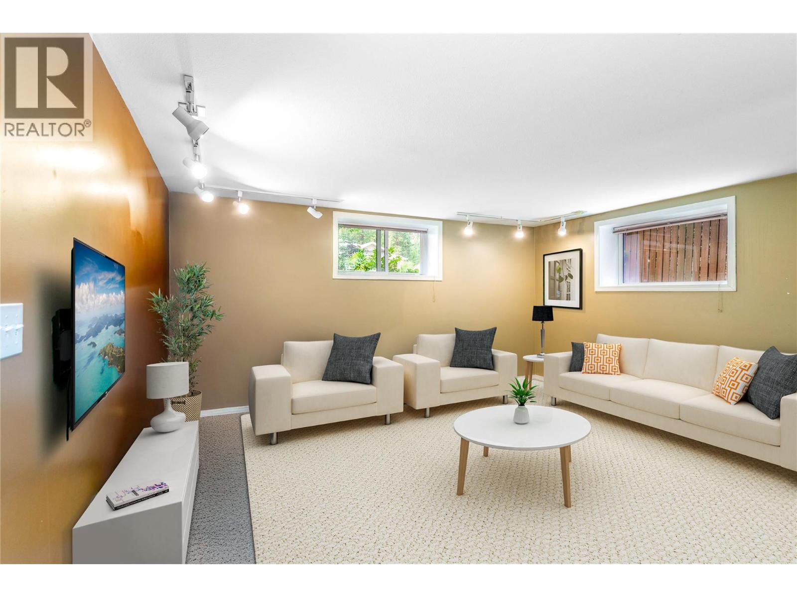  824 Raymer Road, Kelowna