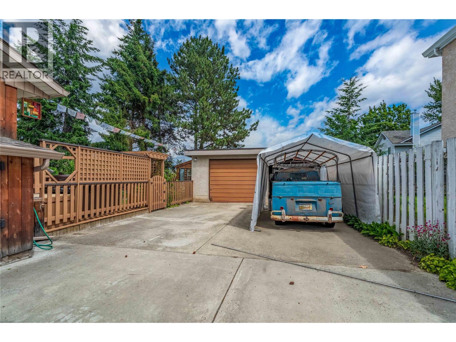  824 Raymer Road, Kelowna
