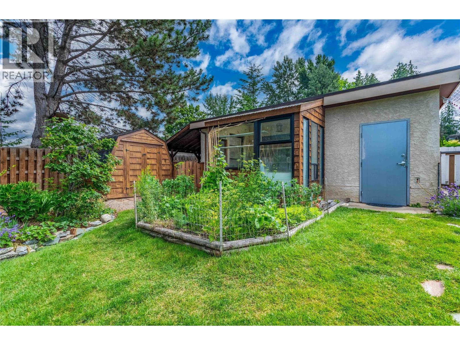  824 Raymer Road, Kelowna