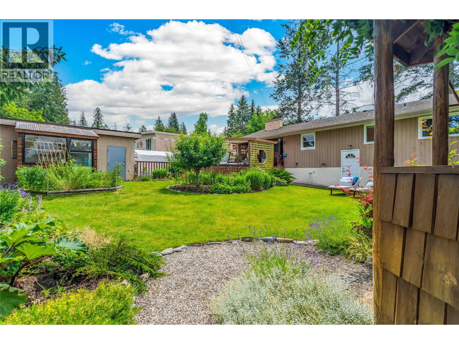  824 Raymer Road, Kelowna