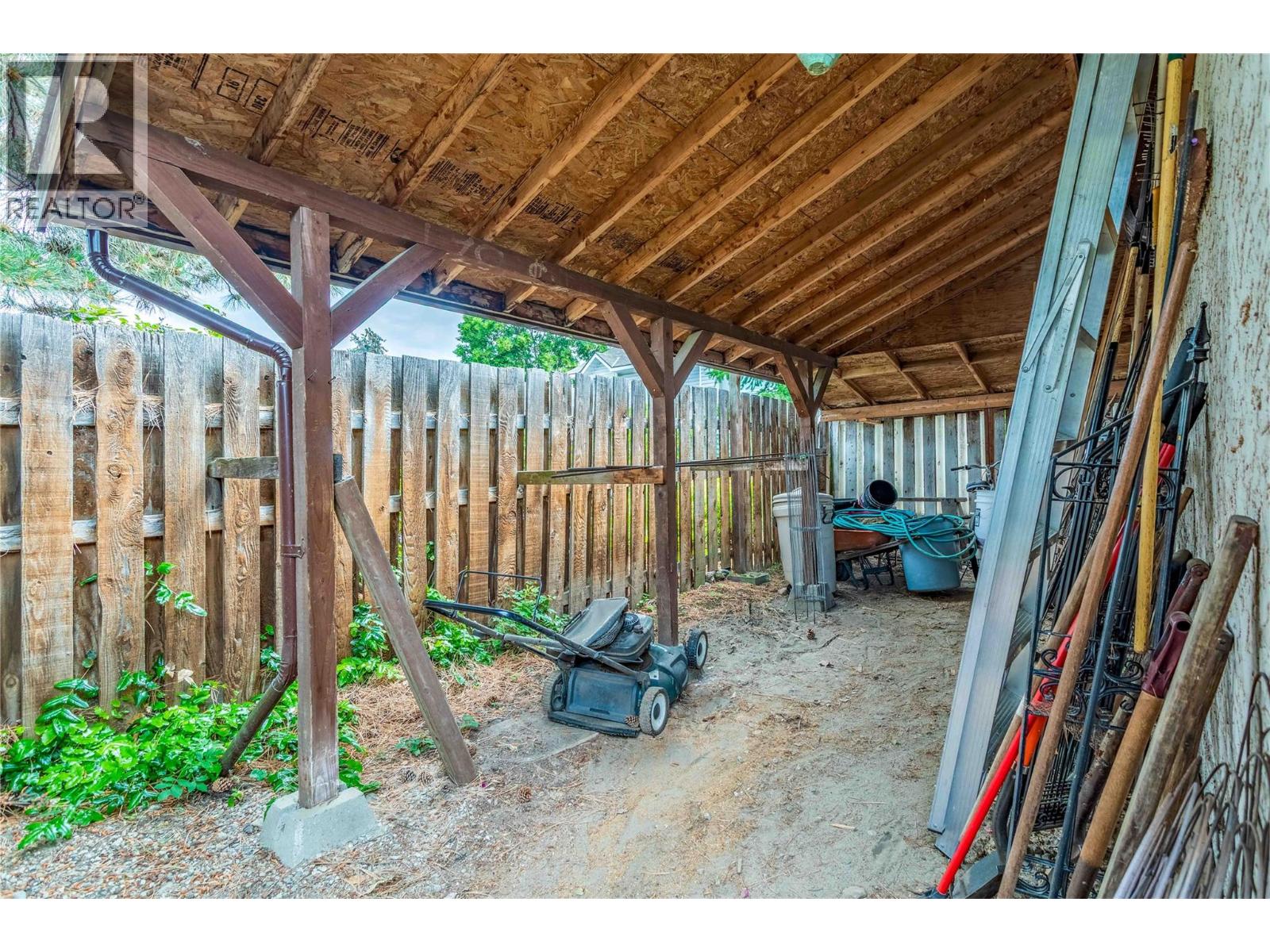  824 Raymer Road, Kelowna