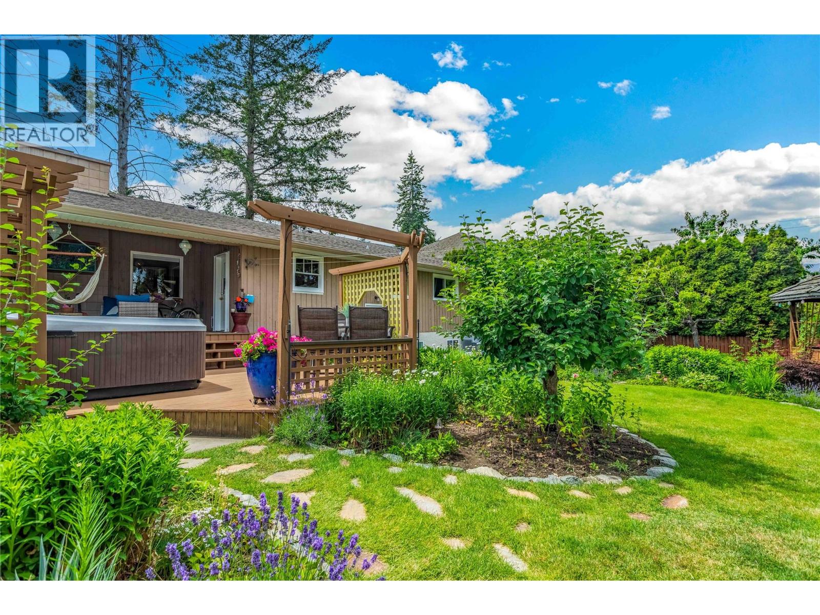  824 Raymer Road, Kelowna