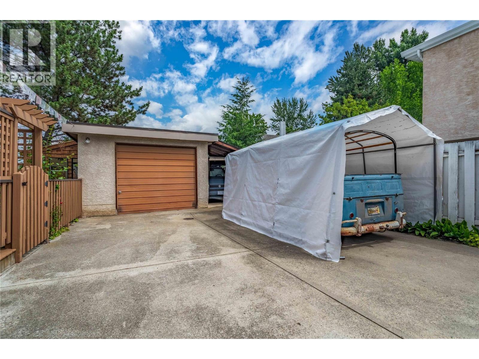  824 Raymer Road, Kelowna