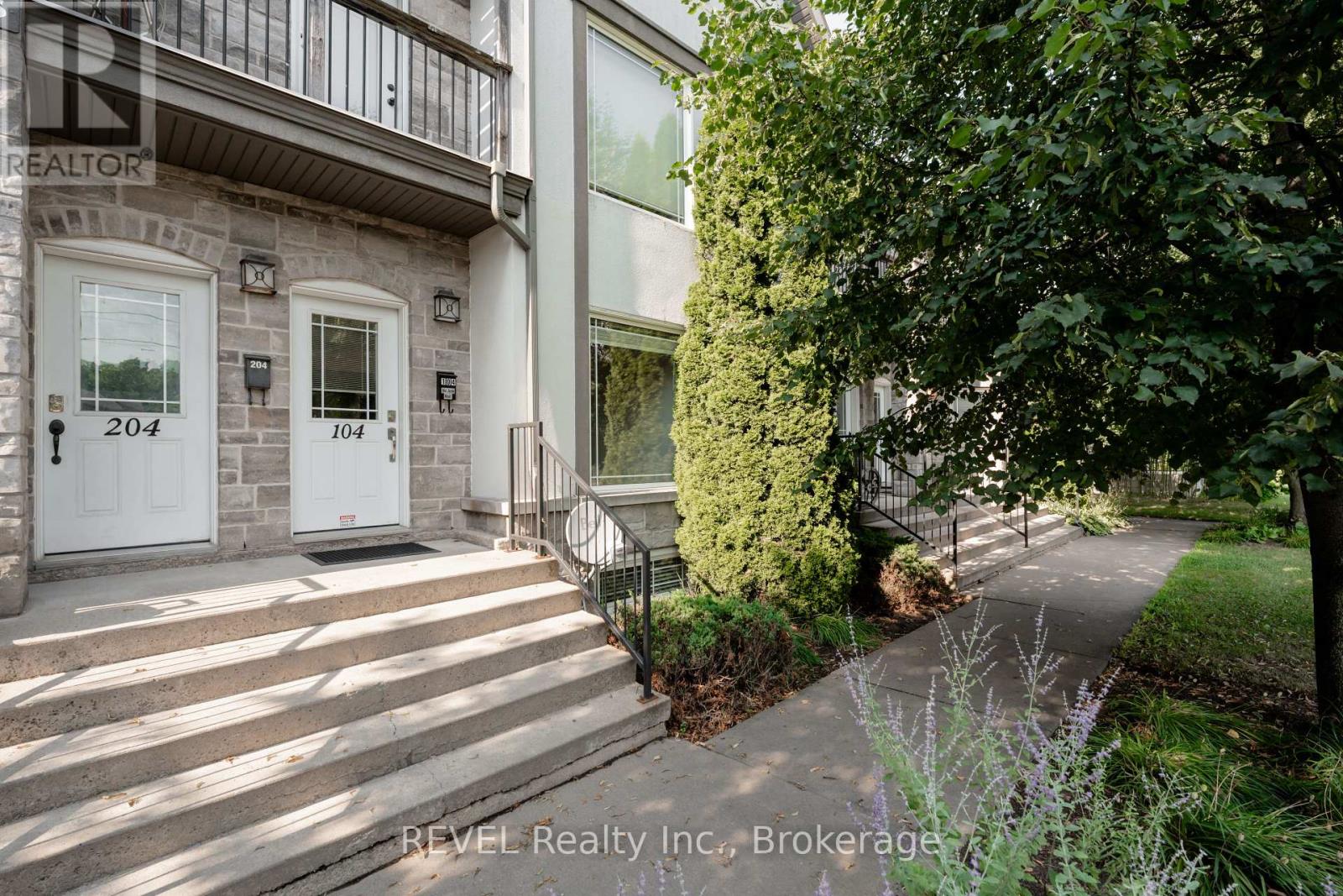 Photo 2 of 104 6045 Dunn Street, Niagara Falls ON