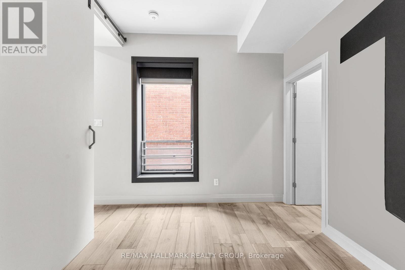 Photo 17 of 1 201 Maclaren Street, Ottawa ON