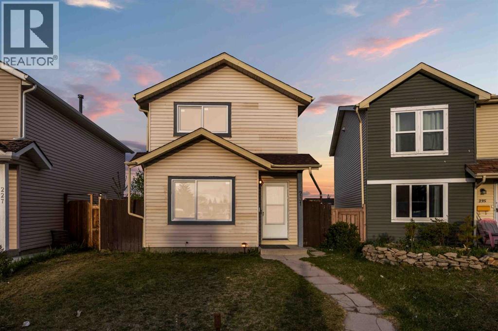 Single Family House for Sale in  Falshire Way NE Falconridge Calgary 