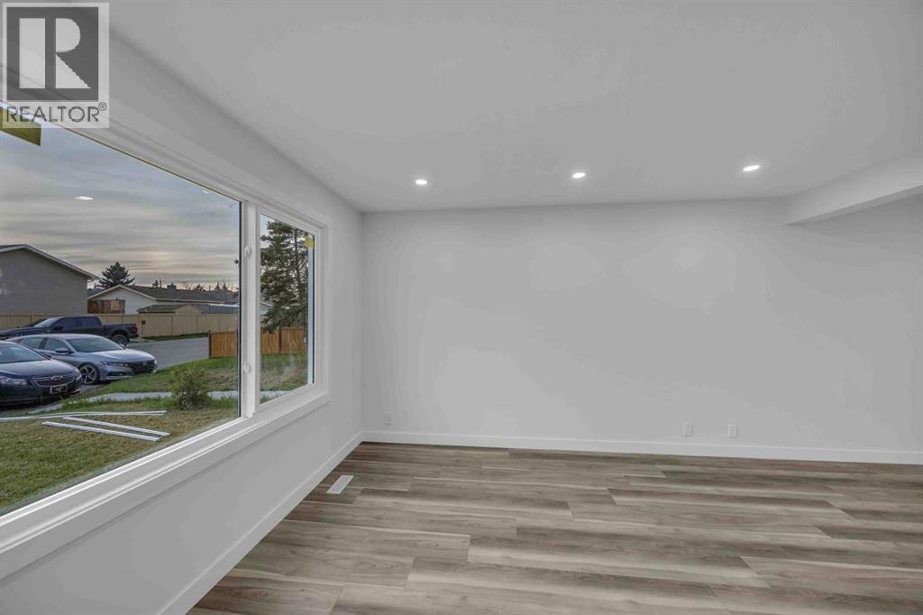 Single Family House for Sale in  Falshire Way NE Falconridge Calgary 