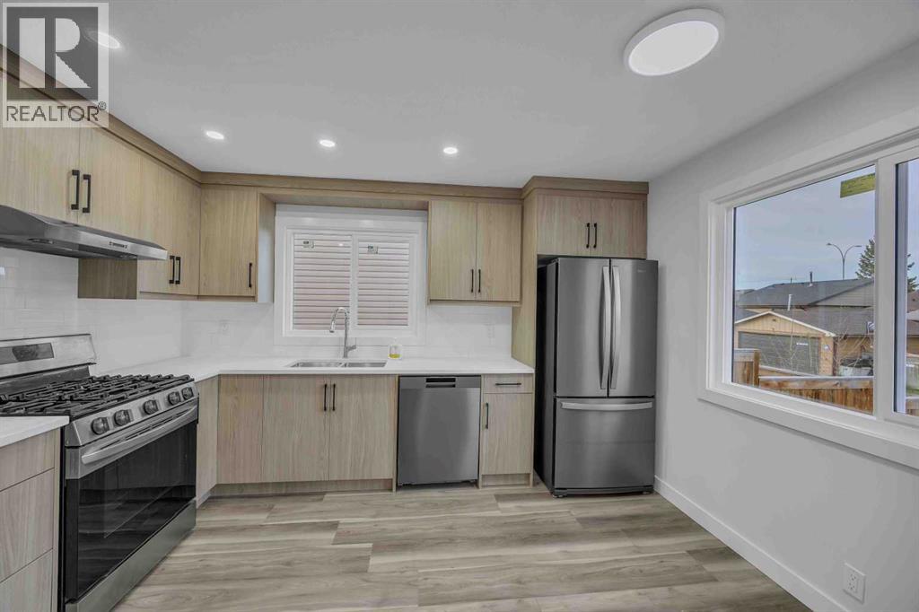 Single Family House for Sale in  Falshire Way NE Falconridge Calgary 