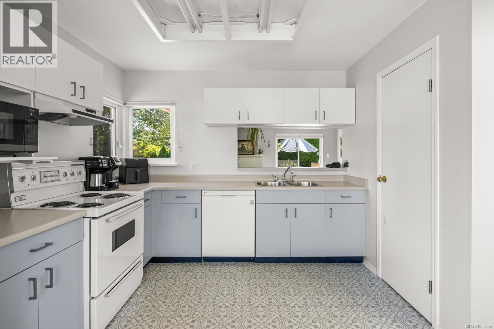Photo 4 of 17 4120 Interurban Rd, Saanich BC