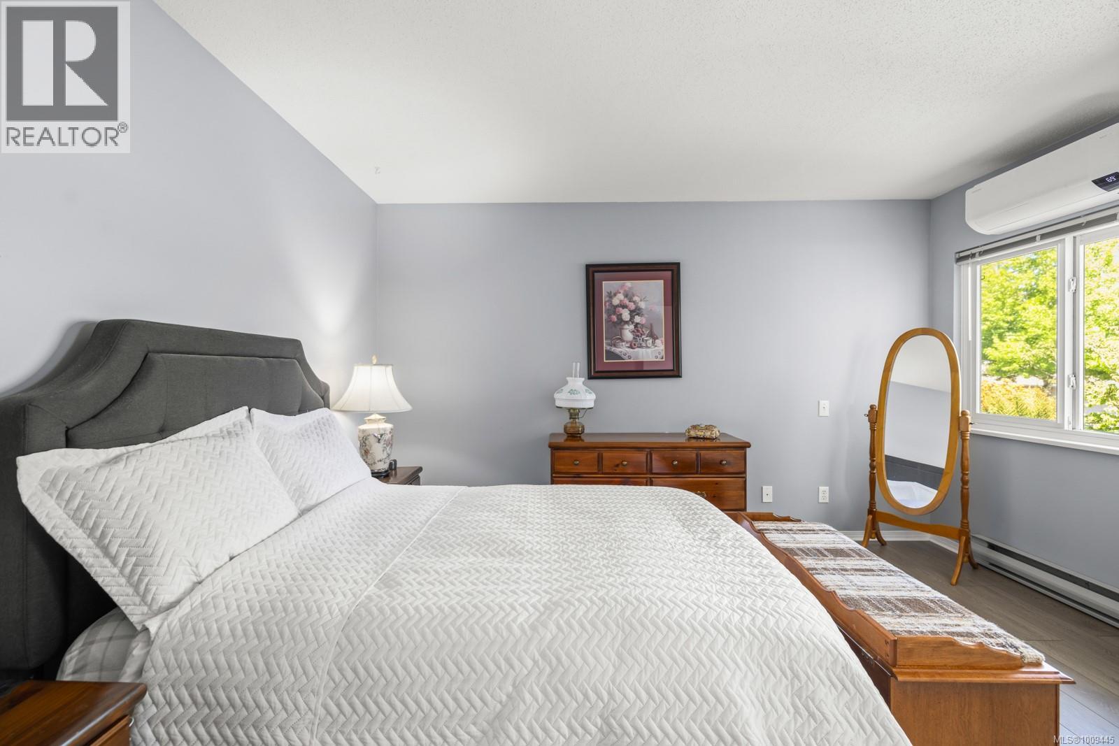 Photo 6 of 17 4120 Interurban Rd, Saanich BC