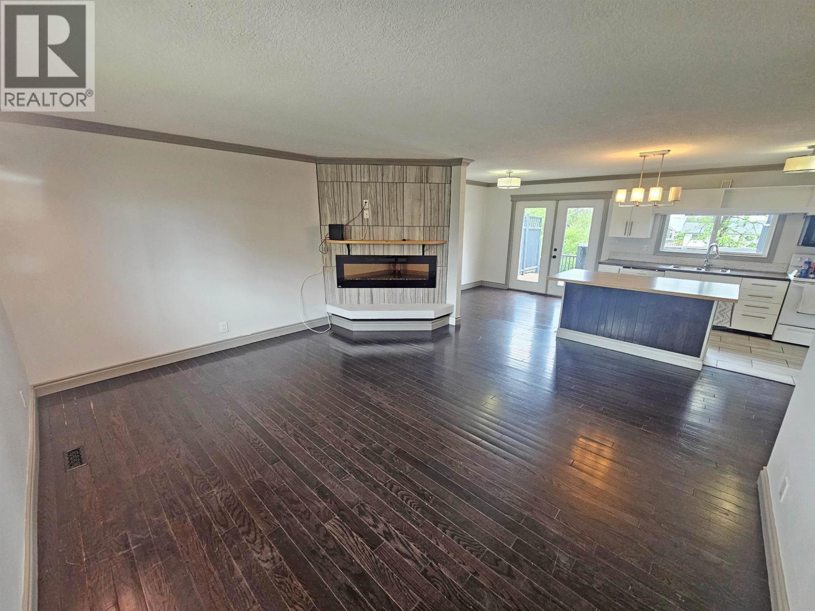 Photo 9 of 10016 110 Avenue, Fort St John BC