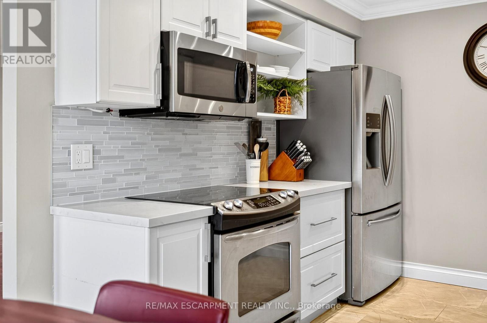 Photo 27 of 2 Newell Court, Hamilton ON