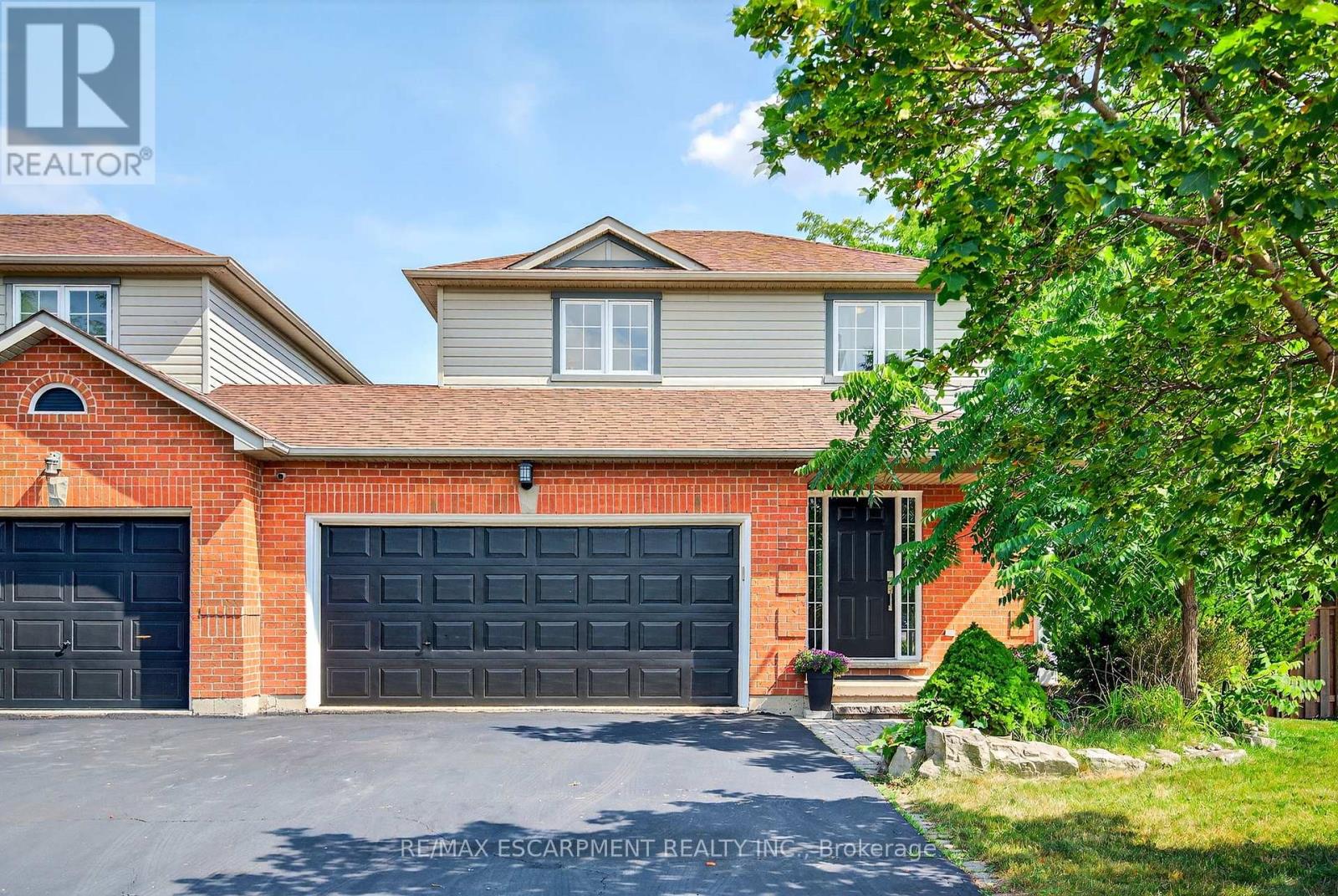 Photo 16 of 2 Newell Court, Hamilton ON