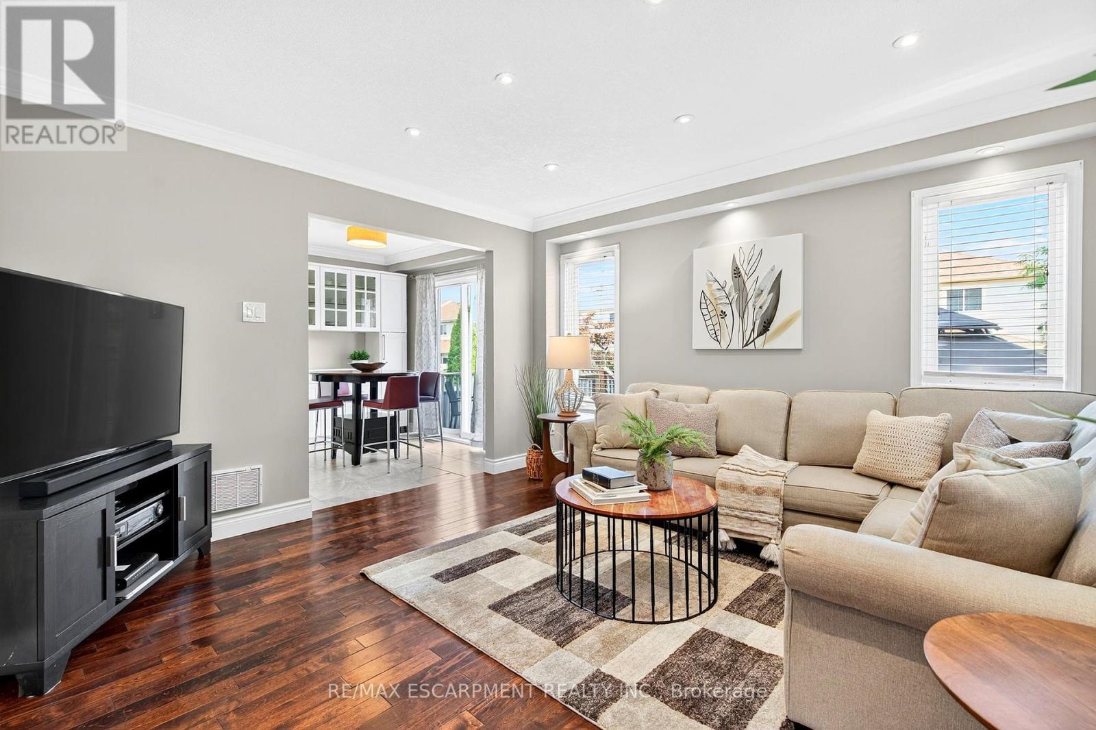 Photo 39 of 2 Newell Court, Hamilton ON