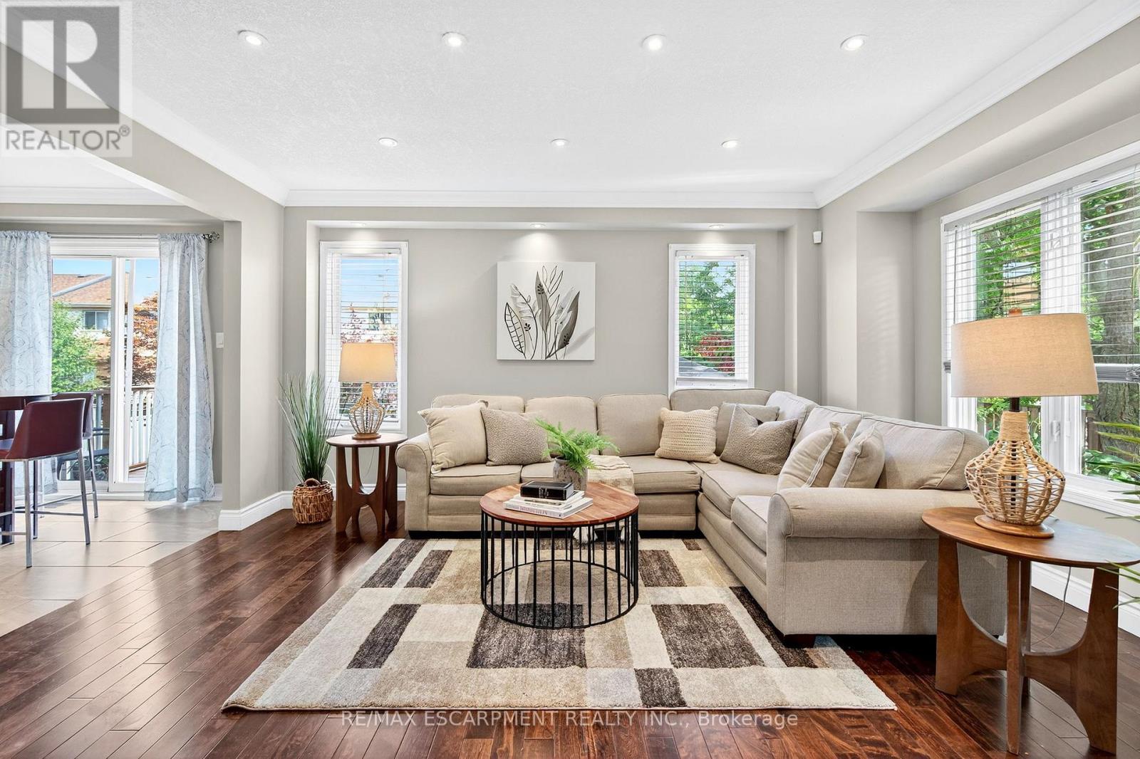 Photo 1 of 2 Newell Court, Hamilton ON